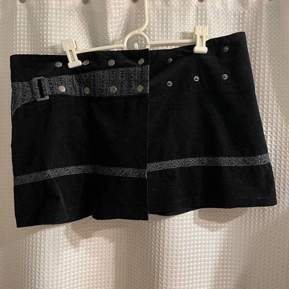 Wrap around skirt with side hip pocket - Picture 4 of 7